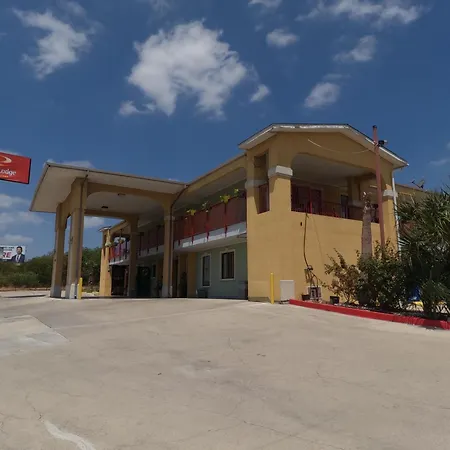 Econo Lodge Inn & Suites Downtown Northeast Near Fort Sam Houston